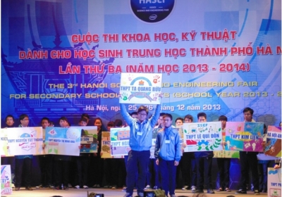 Học sinh trường THCS và THPT Tạ Quang Bửu đạt Giải Ba Cuộc thi Intel ISEF cấp thành phố năm 2014