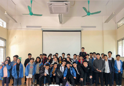 BCH Đoàn trường THCS và THPT Tạ Quang Bửu mở lớp học bồi dưỡng cảm tình Đoàn đợt 1 năm học 2019-2020