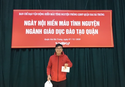 Thầy cô giáo nhà trưởng hưởng ứng Chương trình Hiến máu tình nguyện