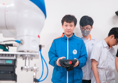 Trải nghiệm hướng nghiệp chuyên sâu dành riêng cho Câu lạc bộ Robotics Trường THCS và THPT Tạ Quang Bửu