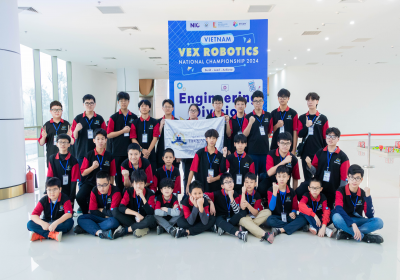TQBers chinh phục đam mê Robotics tại VEX IQ