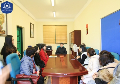 Các thầy cô trường Đại học Ngoại Ngữ - Đại học Quốc Gia Hà Nội đến thăm nhà trường