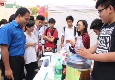 Học sinh Tạ Quang Bửu tham gia Ngày hội "Tuổi trẻ tháng 10"