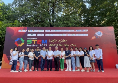 Ngày hội STEM Quốc gia 2023 - Không gian triển lãm trường Tạ Quang Bửu tiếp đón Thứ trưởng Bộ Khoa học và Công nghệ