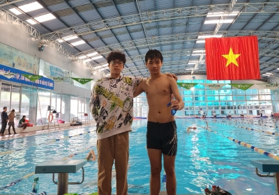 Học sinh Tạ Quang Bửu ghi danh đội tuyển bơi lội quận Hai Bà Trưng
